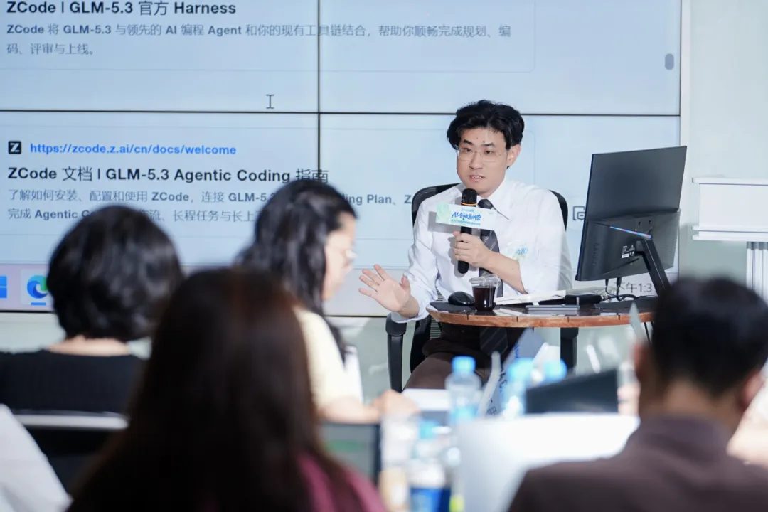 海华永泰首届 AI 创收集训营授课现场